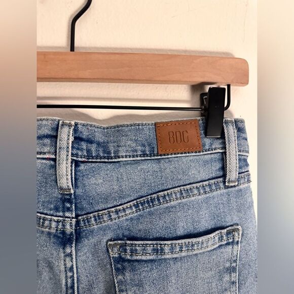 BDG Girlfriend high rise cropped jean - Picture 6 of 6